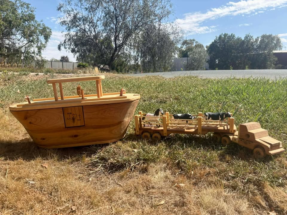 Ballard Bear build Ark Heirloom Build with Custom personalisation. Fold down door that acts as a ramp. Wheels for transport. Double Decker with pens and working steering wheel. Hitches to a custom low loader and becomes a road train behind a stock crate trailer