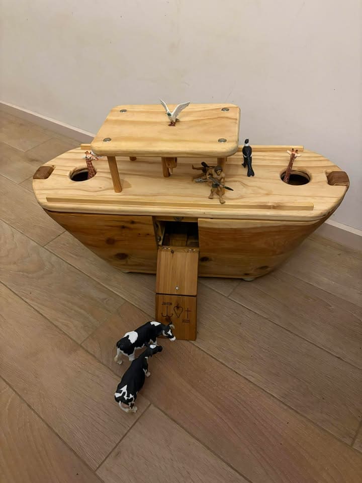 Ballard Bear build Ark Heirloom Build with Custom personalisation. Fold down door that acts as a ramp. Wheels for transport. Double Decker with pens and working steering wheel. Hitches to a custom low loader and becomes a road train behind a stock crate trailer